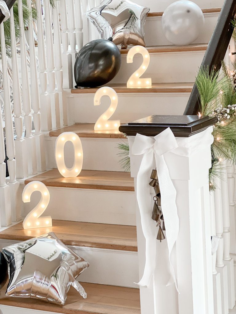 Cheers to a New Years Eve to remember!  Inspiration on how to dress up your home and table so that it is festive and cheery for the big night!

#newyearsevepartythemes #newyearseve #newyearsevedecor