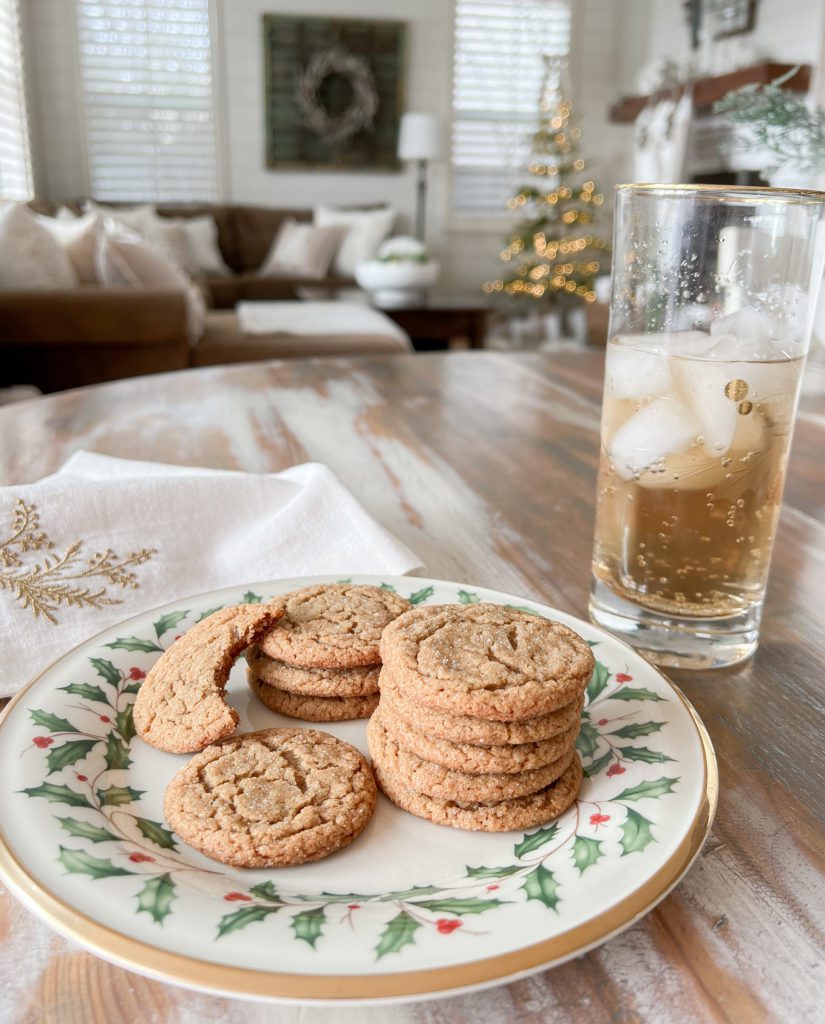 A soft and chewy gingersnap cookie recipe you are sure to love!  This homemade gingersnaps cookie recipe is sure to become an instant favorite in your house.  It is a great fall and holiday treat!

#holidaybaking #holidaytreats #christmascookies #cookierecipe #gingersnaps 