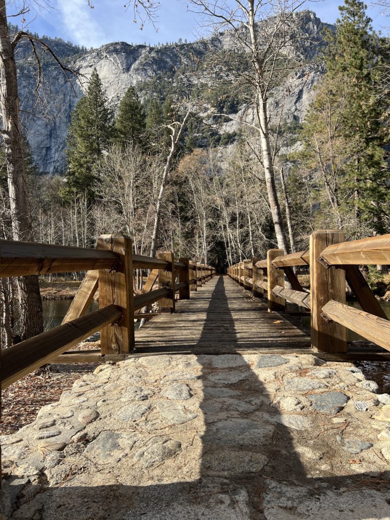 A complete travel guide to Yosemite National Park.  Including where to stay in Yosemite National Park, how long to stay in Yosemite National Park, what hikes to do in the park, and the best photography spots in Yosemite National Park!

#nationalparks #usroadtrips #yosemitenationalpark 