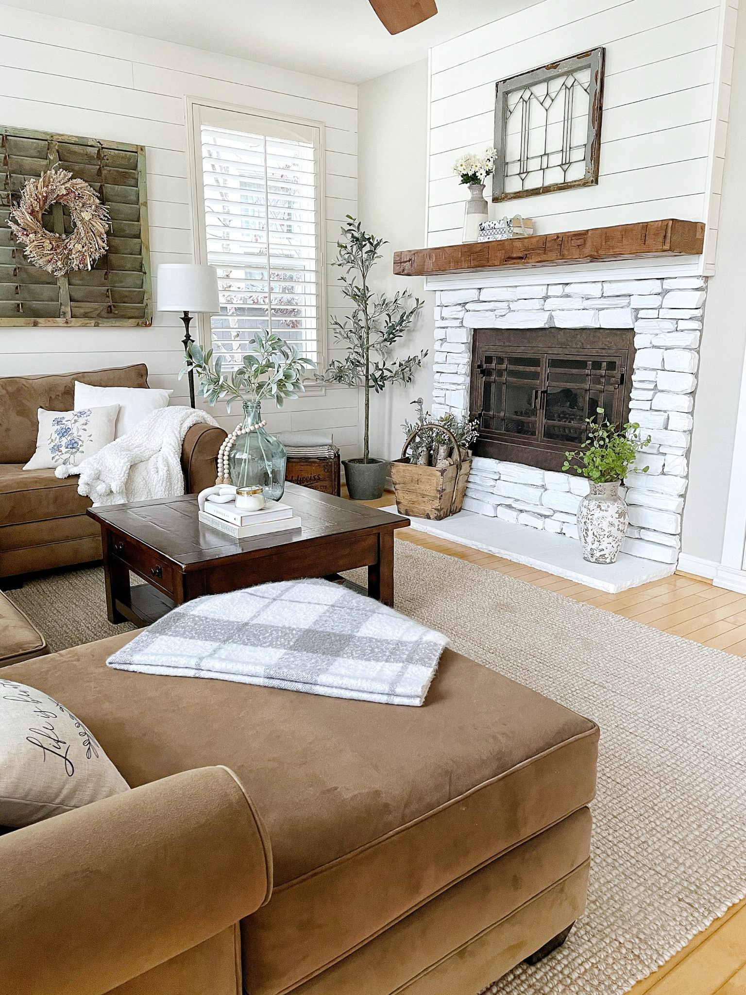 How To Update A Fireplace Hearth and Mantel - Pasha is Home