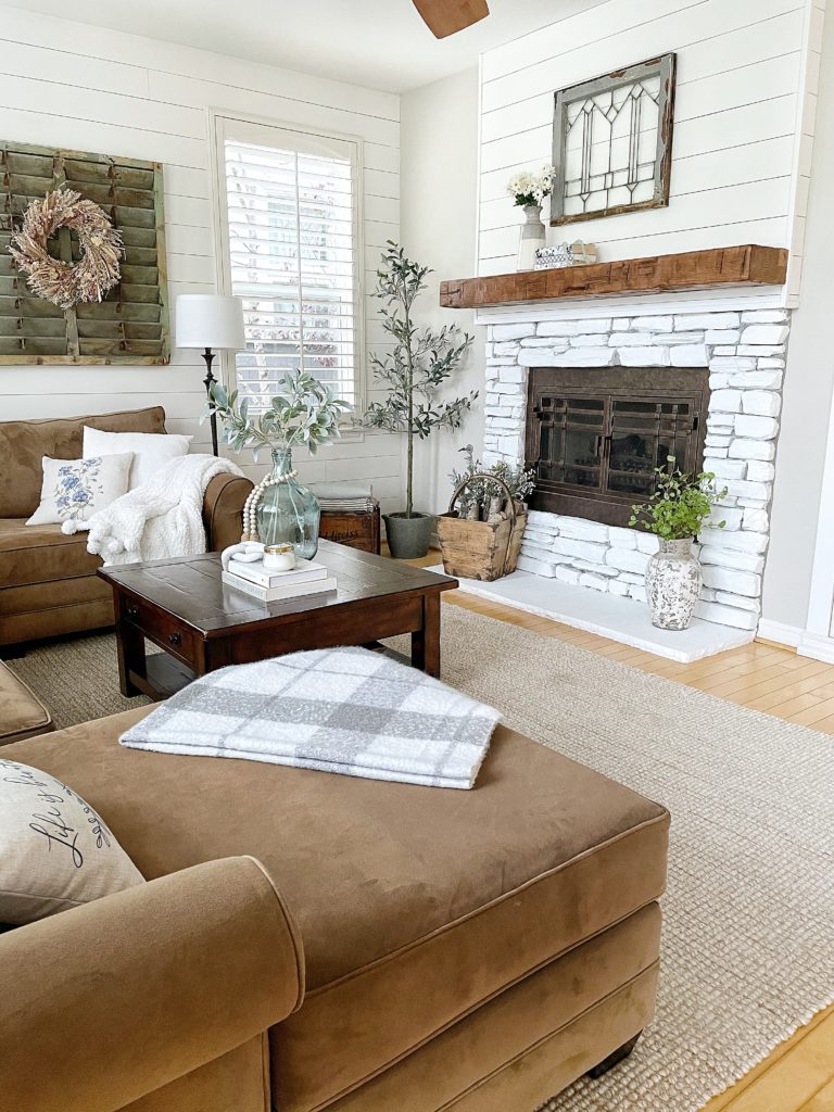 Ideas to update a fireplace hearth and mantel | Fireplace remodel | Fireplace ideas | Fireplace face update | Fireplace hearth update | Fireplace makeover 

#fireplaceupdate #fireplaceinspiration #fireplacemakeover
#fireplaceideas
