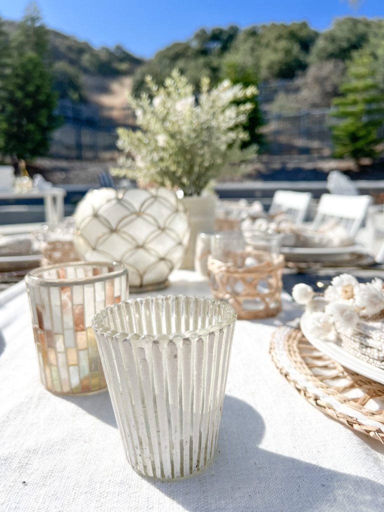 A simple and fresh outdoor summer tablescape | outdoor entertaining in the summer | Summer dining | Summer table | Backyard entertaining | Outdoor table decor | Outdoor summer dinner party | Summer entertaining | Outdoor table | Backyard inspiration | Backyard ideas | Swimming pool | Dining by the swimming pool | Outdoor dining ideas  | Summer napkin ideas | Summer centerpieces outside | outdoor candles 

#backyarddining #backyardinspiration #summertabledecor #summerdining