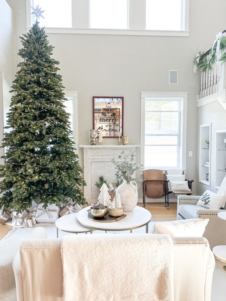 Decorate your stairs and mantels for Christmas | Christmas stairs | Christmas mantel inspiration | Christmas decor | Holiday decor | Holiday decor on the stairs | Holiday decorating ideas | Seasonal decor inspiration 