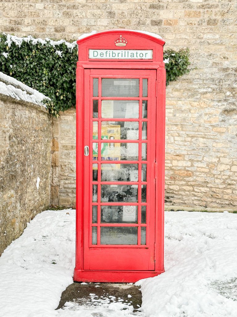 The Cotswolds winter travel guide | Winter in the Cotswolds | How to spend two days in the Cotswolds | Travel Guide to the Cotswolds without a car | Where to stay in the Cotswolds without a car | Where to eat in the Cotswolds | What villages in the Cotswolds to visit | Snow covered Cotswolds buildings | Winter in the Cotswolds | Visiting the Cotswolds | What to do in Lower Slaughter