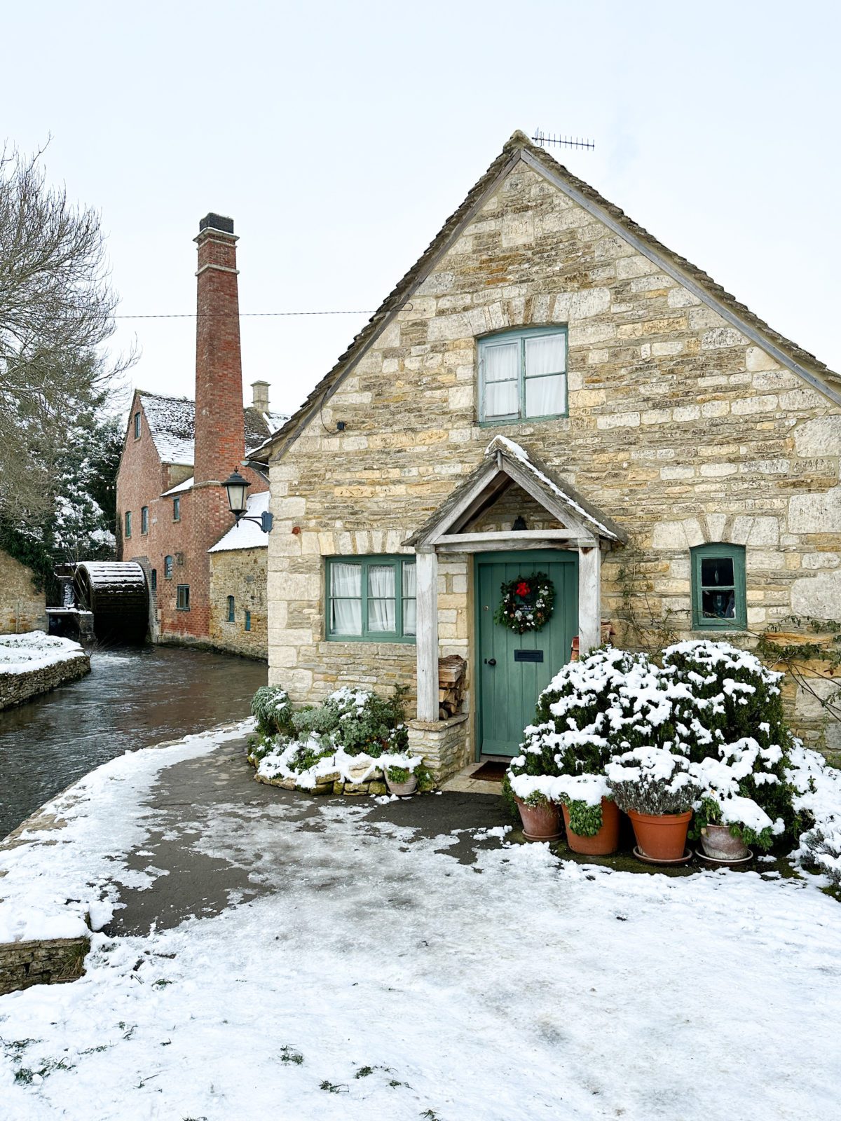 A Complete Travel Guide to the Cotswolds Without a Car