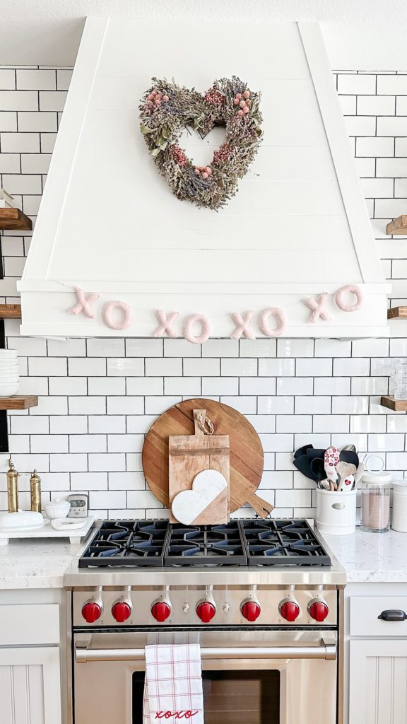How to keep your Valentine's Day decor minimal yet pretty | Galentine's Day decor | Host a Galentine's Day Party | Using hearts and XO garlands in February | Valentine's Day decor in the kitchen | Simple Valentine's Day decor | Flowers and hearts for Valentine's Day | Simple and pretty Galentine's Day decor 