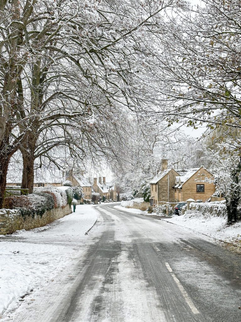 The Cotswolds winter travel guide | Winter in the Cotswolds | How to spend two days in the Cotswolds | Travel Guide to the Cotswolds without a car | Where to stay in the Cotswolds without a car | Where to eat in the Cotswolds | What villages in the Cotswolds to visit | Snow covered Cotswolds buildings | Winter in the Cotswolds | Visiting the Cotswolds | Broadway High Street