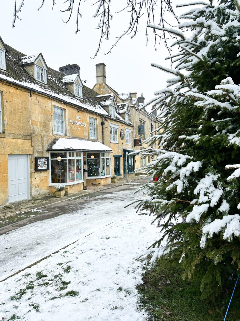 The Cotswolds winter travel guide | Winter in the Cotswolds | How to spend two days in the Cotswolds | Travel Guide to the Cotswolds without a car | Where to stay in the Cotswolds without a car | Where to eat in the Cotswolds | What villages in the Cotswolds to visit | Snow covered Cotswolds buildings | Winter in the Cotswolds | Visiting the Cotswolds | What to do in Stow-on-the-Wold 