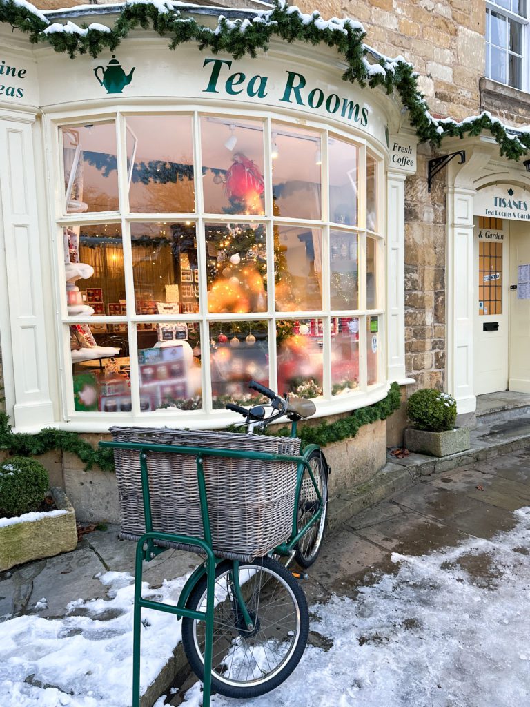 The Cotswolds winter travel guide | Winter in the Cotswolds | How to spend two days in the Cotswolds | Travel Guide to the Cotswolds without a car | Where to stay in the Cotswolds without a car | Where to eat in the Cotswolds | What villages in the Cotswolds to visit | Snow covered Cotswolds buildings | Winter in the Cotswolds | Visiting the Cotswolds | Broadway High Street 