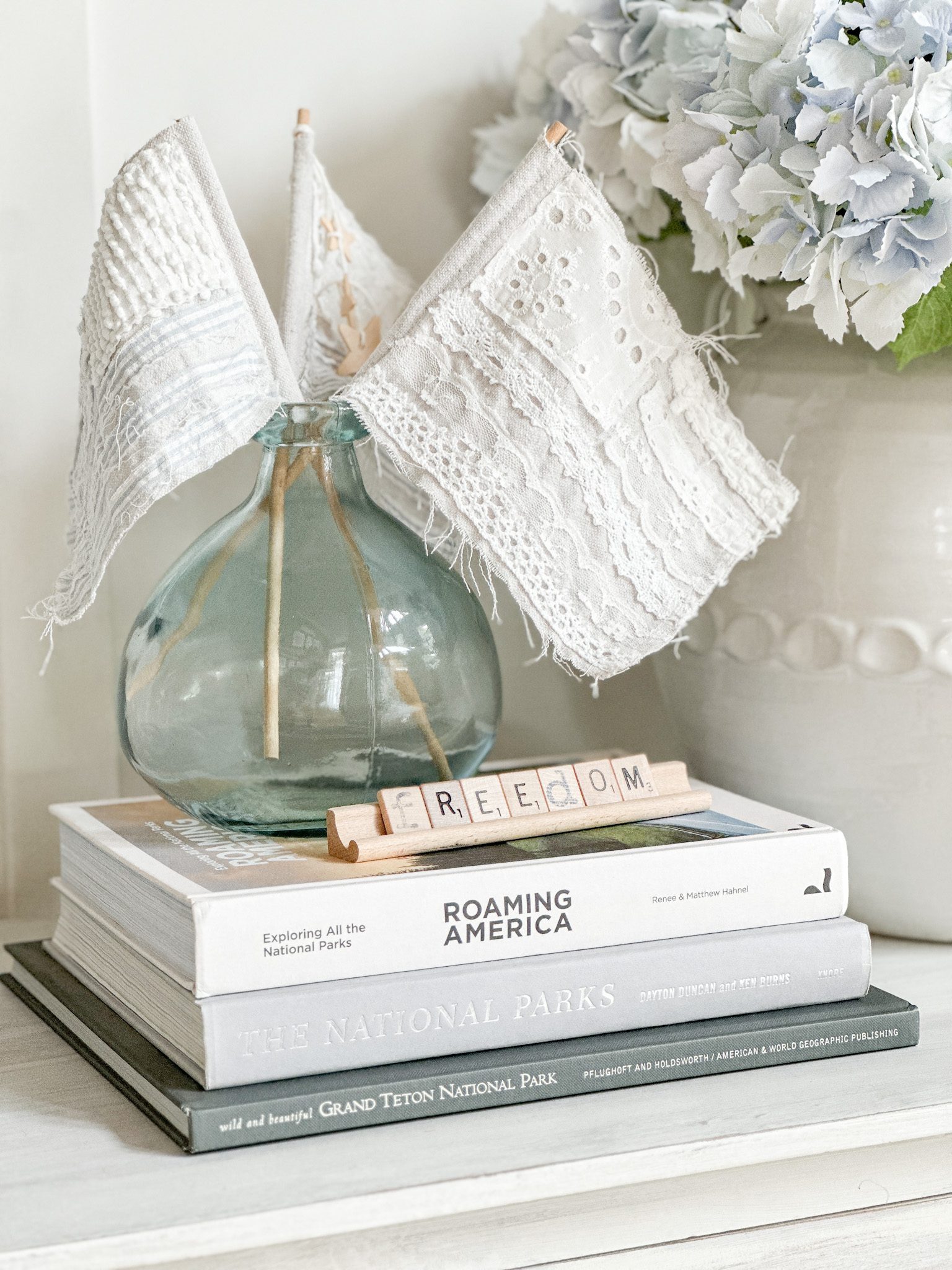 Easy and Effortless Americana Decor Ideas for the Entryway