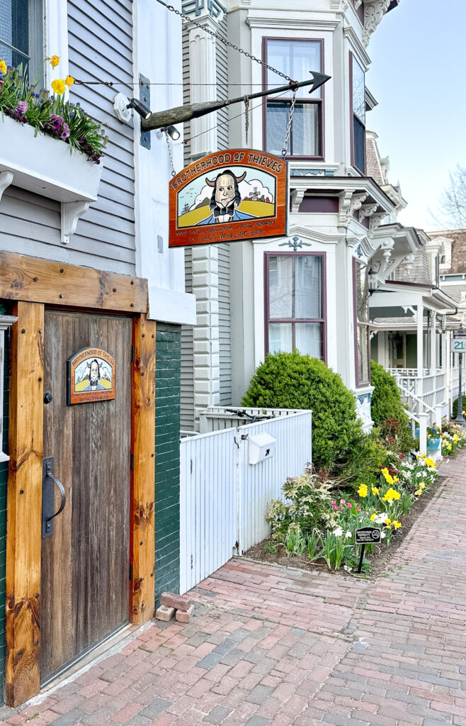 The Ultimate Three Days in Nantucket | Nantucket Island Travel Guide | Nicest Hotels in Nantucket | Best place to stay in Nantucket | Best place to eat in Nantucket | Top things to do in Nantucket | What to do in Nantucket | Daffodil Days in Nantucket | What to wear in spring in Nantucket | Ferry to Nantucket | Do I need a car on Nantucket Island?