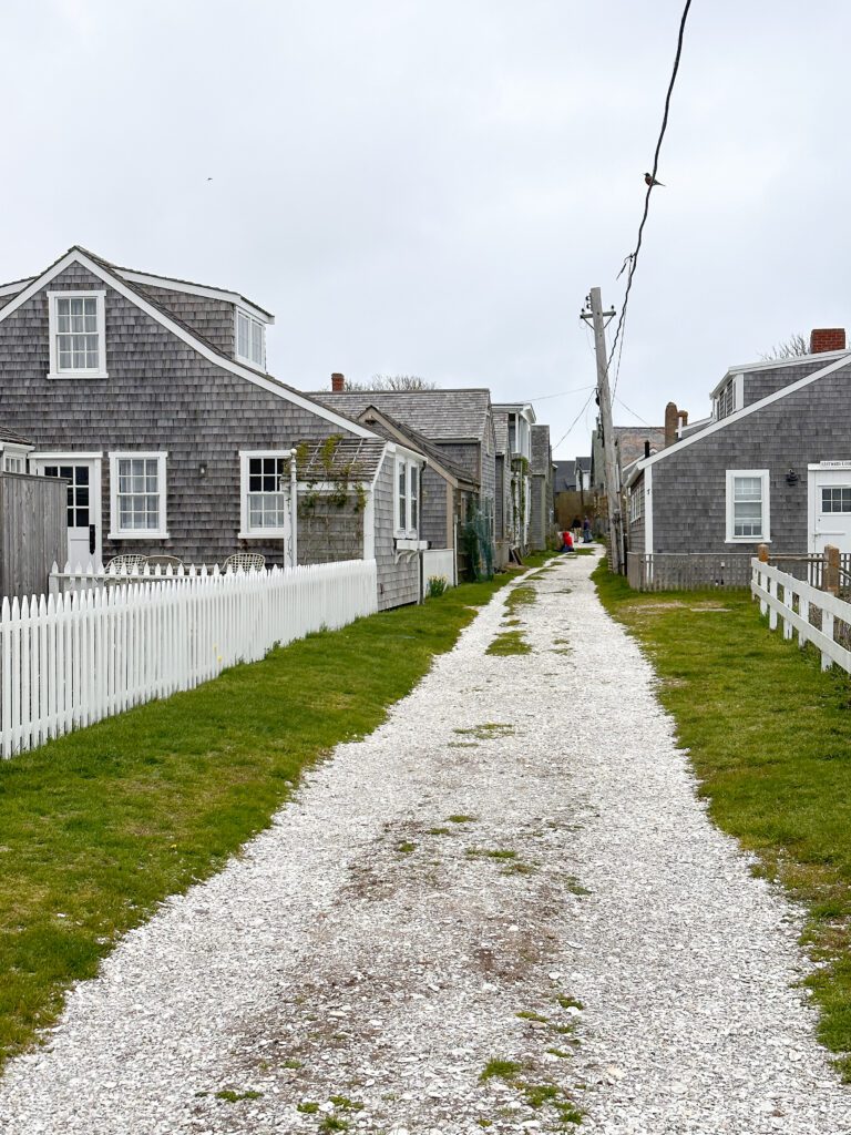 The Ultimate Three Days in Nantucket | Nantucket Island Travel Guide | Nicest Hotels in Nantucket | Best places to stay in Nantucket | Best places to eat in Nantucket | Top things to do in Nantucket | What to do in Nantucket | Daffodil Days in Nantucket | What to wear in spring in Nantucket | Ferry to Nantucket | Do I need a car on Nantucket Island?