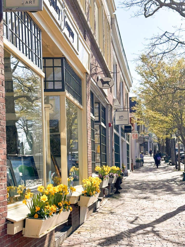 The Ultimate Three Days in Nantucket | Nantucket Island Travel Guide | Nicest Hotels in Nantucket | Best places to stay in Nantucket | Best places to eat in Nantucket | Top things to do in Nantucket | What to do in Nantucket | Daffodil Days in Nantucket | What to wear in spring in Nantucket | Ferry to Nantucket | Do I need a car on Nantucket Island? | Best beaches in Nantucket