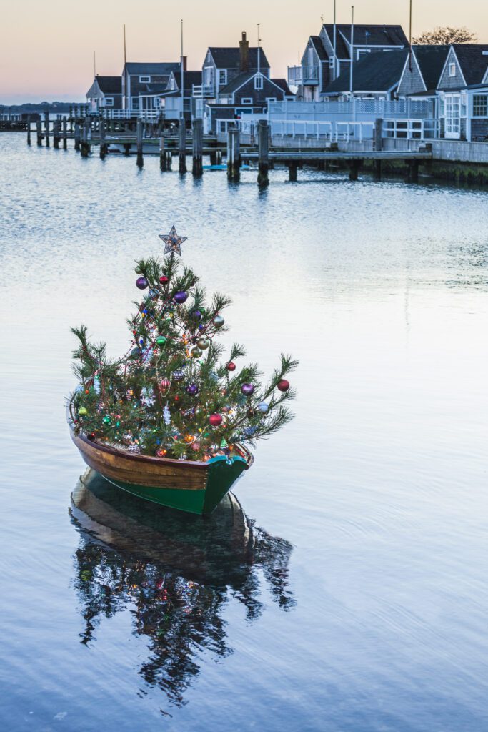 The Ultimate Three Days in Nantucket | Nantucket Island Travel Guide | Nicest Hotels in Nantucket | Best places to stay in Nantucket | Best places to eat in Nantucket | Top things to do in Nantucket | What to do in Nantucket | Nantucket Christmas Stroll | What to wear in spring in Nantucket | Ferry to Nantucket | Do I need a car on Nantucket Island? | Best beaches in Nantucket