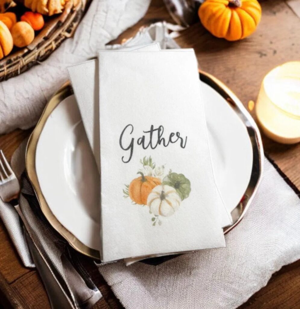 How to decorate a Thanksgiving table for a crowd | Easy ways to set the Thanksgiving table | A pretty Thanksgiving table | How to celebrate Thanksgiving at an outdoor table | An Outdoor Thanksgiving celebration | Best items to use on a Thanksgiving table 
