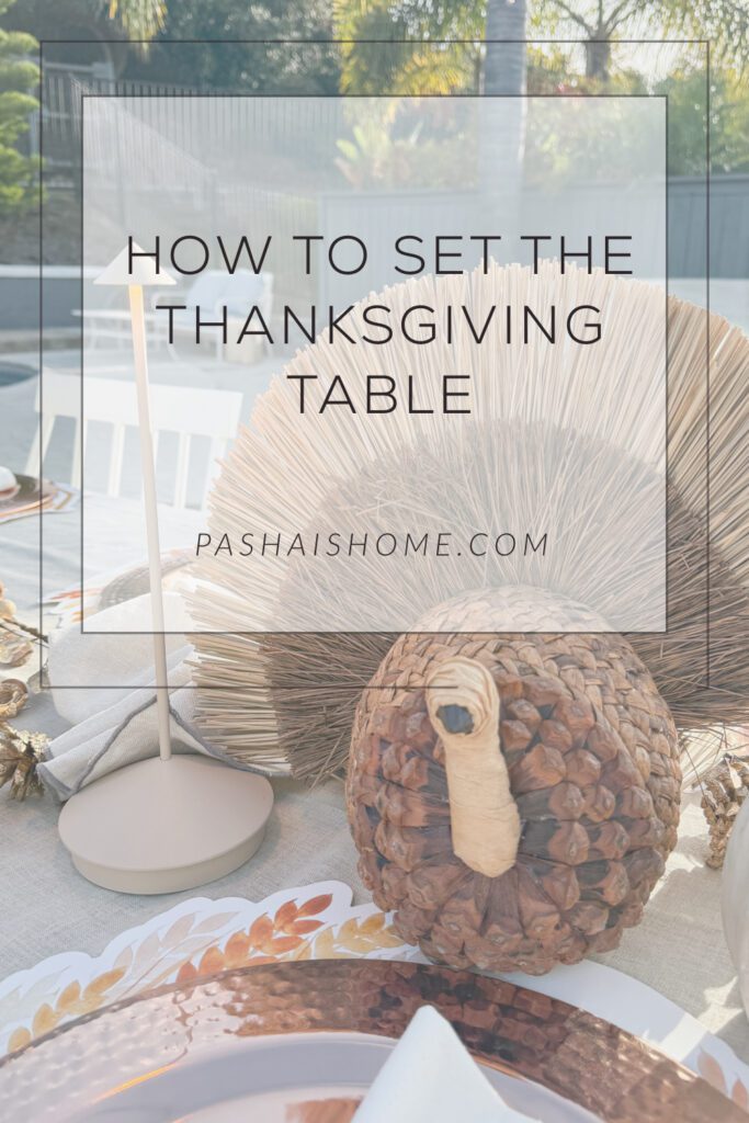 How to decorate a Thanksgiving table for a crowd | Easy ways to set the Thanksgiving table | A pretty Thanksgiving table | How to celebrate Thanksgiving at an outdoor table | An Outdoor Thanksgiving celebration | Best items to use on a Thanksgiving table 