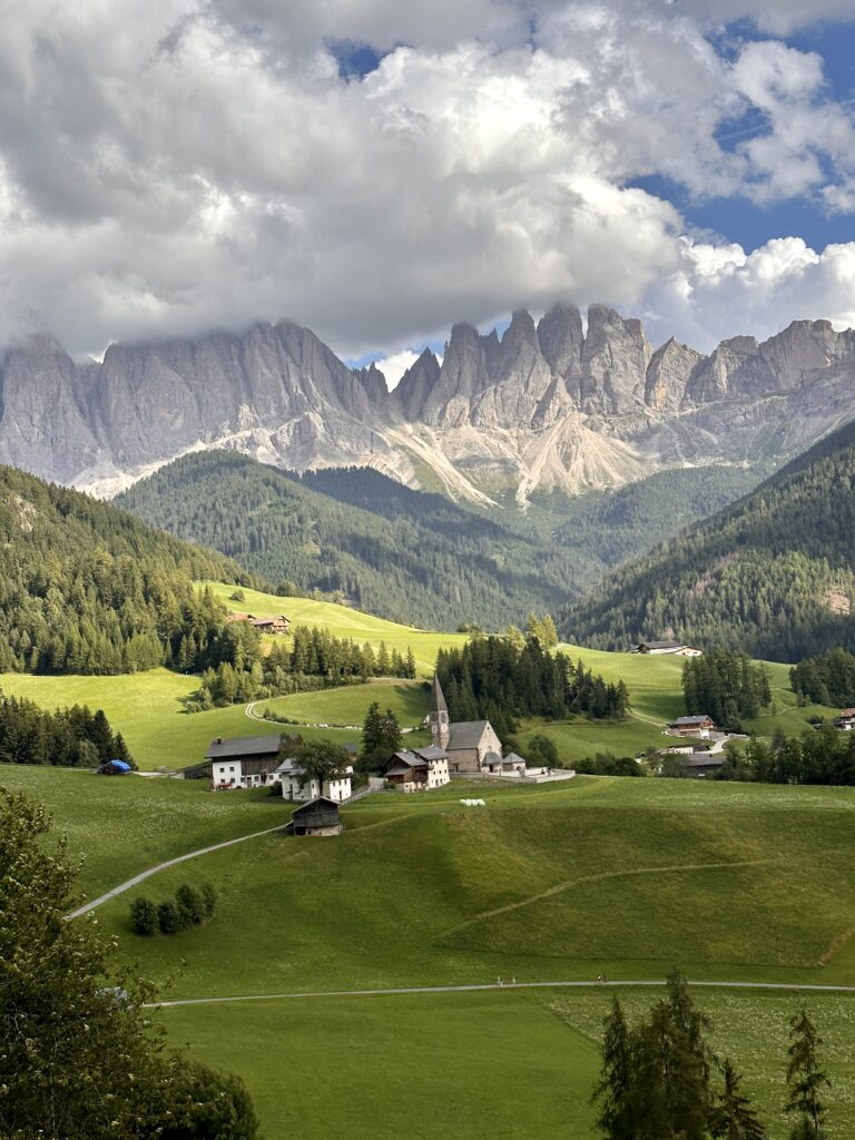 Best things to see and do in the Dolomites | Top sights in the Dolomites | Can't miss places in the Dolomites | Best lakes in the Dolomites | Best photography spots in the Dolomites | Hiking in the Dolomites | Prettiest churches in the Dolomites | Top Instagrammable places in the Dolomites in Italy | Renew your wedding vows in the Dolomites | Where to renew your wedding vows in the Dolomites | The best Dolomites wedding photographer