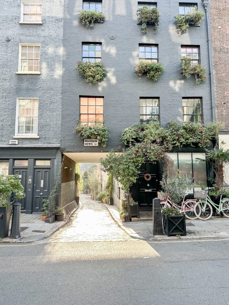 Top things to see and do in London | Best things to do in London | Best day trips from London | Charming neighborhoods to explore in London | Top museums in London | Top twenty things to do in London | What to do in Chelsea London | A Beatles tour in London | Visiting Harry Potter Studios in London | Prettiest mews in London
