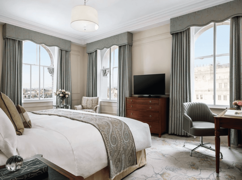 Best hotels in London | Top places to stay in London | Best luxury hotels in London | Where to stay in London | What to wear in London | Best boutique hotels in London | Boutique hotel options in London | Luxury London hotels 