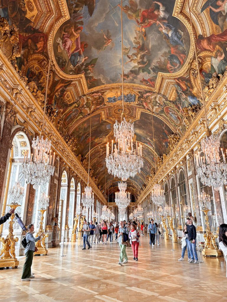 Top things to see and do in Paris | Best things to see in Paris | Unique things to do in Paris | Top ten things to do in Paris | How to spend one week in Paris | Best day trips from Paris France | Best neighborhoods to visit in Paris France | A one week Paris France itinerary