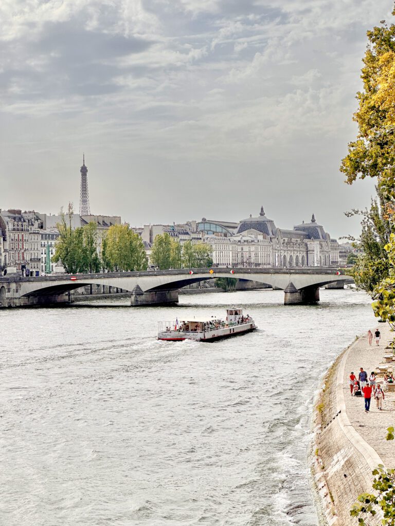 A complete Paris travel guide | Where to stay in Paris France | Best places to stay in Paris France | Most instagrammable restaurants in Paris France | Best things to see in Paris | A Paris France travel itinerary | How to spend one week in Paris France | Top hotels in Paris France | What to wear in Paris in summer 