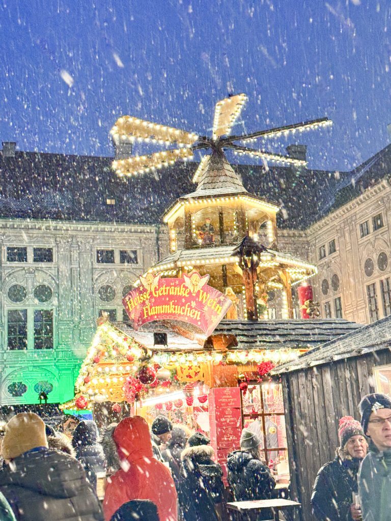 The Ultimate Christmas Market Travel Guide for Munich Germany | What to see and do in Munich at Christmas | Where to stay in Munich | Where to eat in Munich | Everything you need to know to visit the Munich Christmas Markets