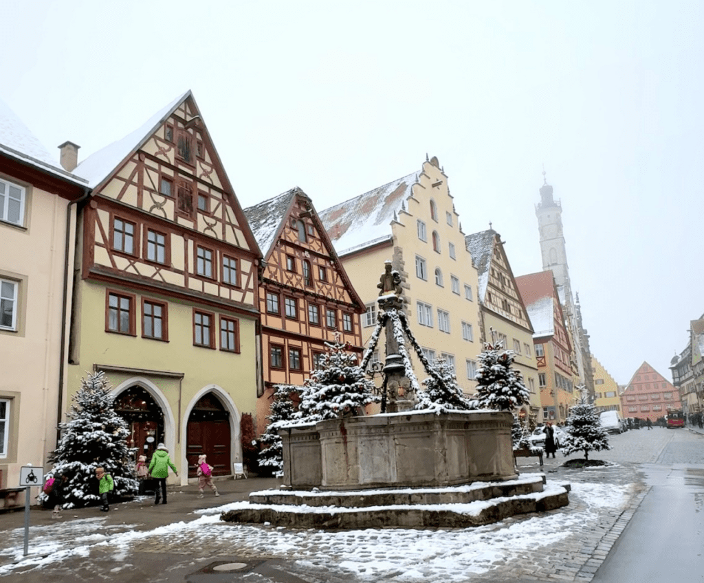 The Ultimate Guide for a Christmas time day trip to Rothenburg ob der Tauber from Nuremberg in Germany | How to do a day trip to the Rothenburg ob der Tauber christmas market | When is the Rothenburg ob der Tauber Christmas market | Best day trips from Nuremberg | What to do in Rothenburg ob der Tauber in December 