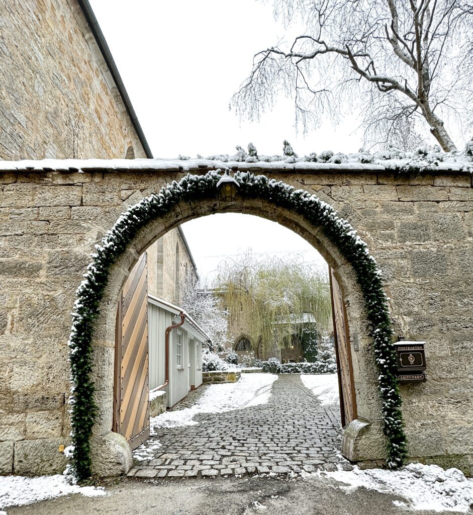 The Ultimate Guide for a Christmas time day trip to Rothenburg ob der Tauber from Nuremberg in Germany | How to do a day trip to the Rothenburg ob der Tauber christmas market | When is the Rothenburg ob der Tauber Christmas market | Best day trips from Nuremberg | What to do in Rothenburg ob der Tauber in December 