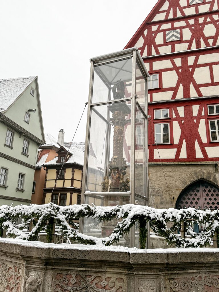 The Ultimate Guide for a Christmas time day trip to Rothenburg ob der Tauber from Nuremberg in Germany | How to do a day trip to the Rothenburg ob der Tauber christmas market | When is the Rothenburg ob der Tauber Christmas market | Best day trips from Nuremberg | What to do in Rothenburg ob der Tauber in December 