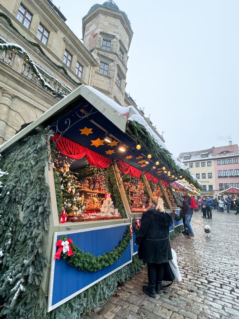 The Ultimate Guide for a Christmas time day trip to Rothenburg ob der Tauber from Nuremberg in Germany | How to do a day trip to the Rothenburg ob der Tauber christmas market | When is the Rothenburg ob der Tauber Christmas market | Best day trips from Nuremberg | What to do in Rothenburg ob der Tauber in December 