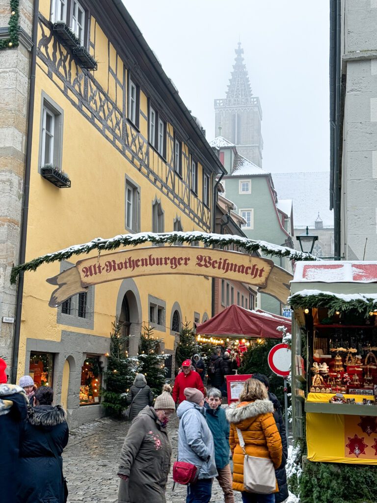 The Ultimate Guide for a Christmas time day trip to Rothenburg ob der Tauber from Nuremberg in Germany | How to do a day trip to the Rothenburg ob der Tauber christmas market | When is the Rothenburg ob der Tauber Christmas market | Best day trips from Nuremberg | What to do in Rothenburg ob der Tauber in December 