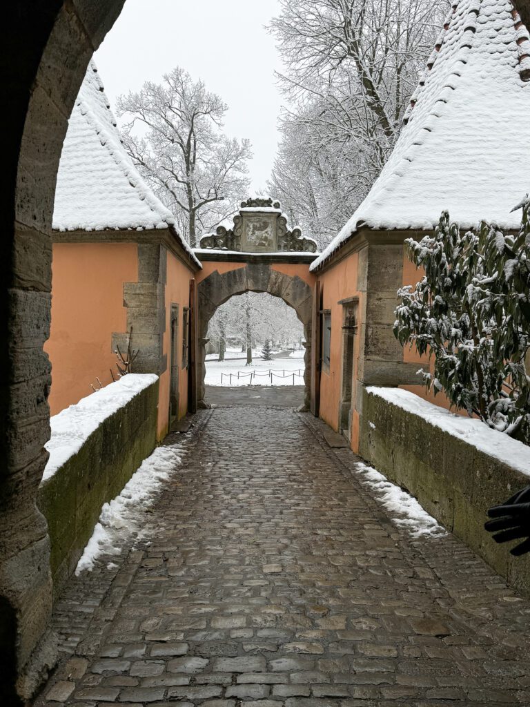 The Ultimate Guide for a Christmas time day trip to Rothenburg ob der Tauber from Nuremberg in Germany | How to do a day trip to the Rothenburg ob der Tauber christmas market | When is the Rothenburg ob der Tauber Christmas market | Best day trips from Nuremberg | What to do in Rothenburg ob der Tauber in December 