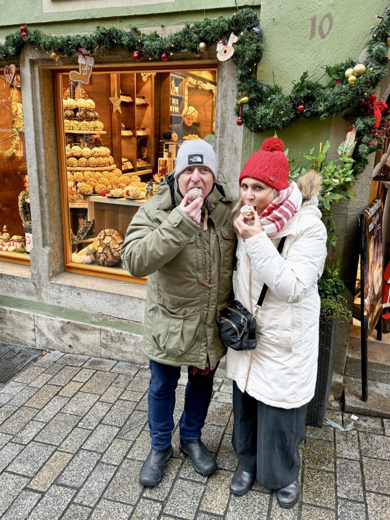 The Ultimate Guide for a Christmas time day trip to Rothenburg ob der Tauber from Nuremberg in Germany | How to do a day trip to the Rothenburg ob der Tauber christmas market | When is the Rothenburg ob der Tauber Christmas market | Best day trips from Nuremberg | What to do in Rothenburg ob der Tauber in December 