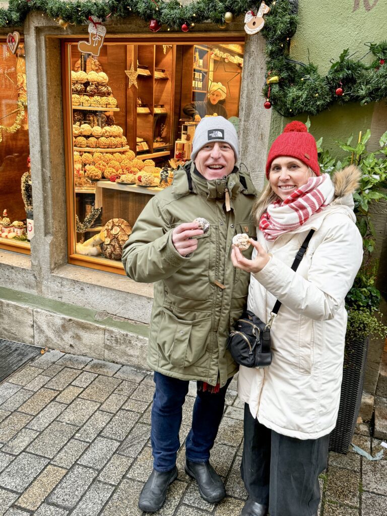 The Ultimate Guide for a Christmas time day trip to Rothenburg ob der Tauber from Nuremberg in Germany | How to do a day trip to the Rothenburg ob der Tauber christmas market | When is the Rothenburg ob der Tauber Christmas market | Best day trips from Nuremberg | What to do in Rothenburg ob der Tauber in December 