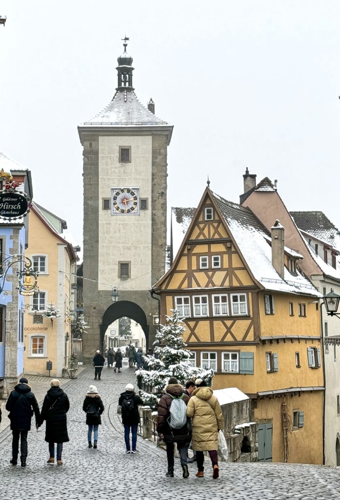 The Ultimate Guide for a Christmas time day trip to Rothenburg ob der Tauber from Nuremberg in Germany | How to do a day trip to the Rothenburg ob der Tauber christmas market | When is the Rothenburg ob der Tauber Christmas market | Best day trips from Nuremberg | What to do in Rothenburg ob der Tauber in December 