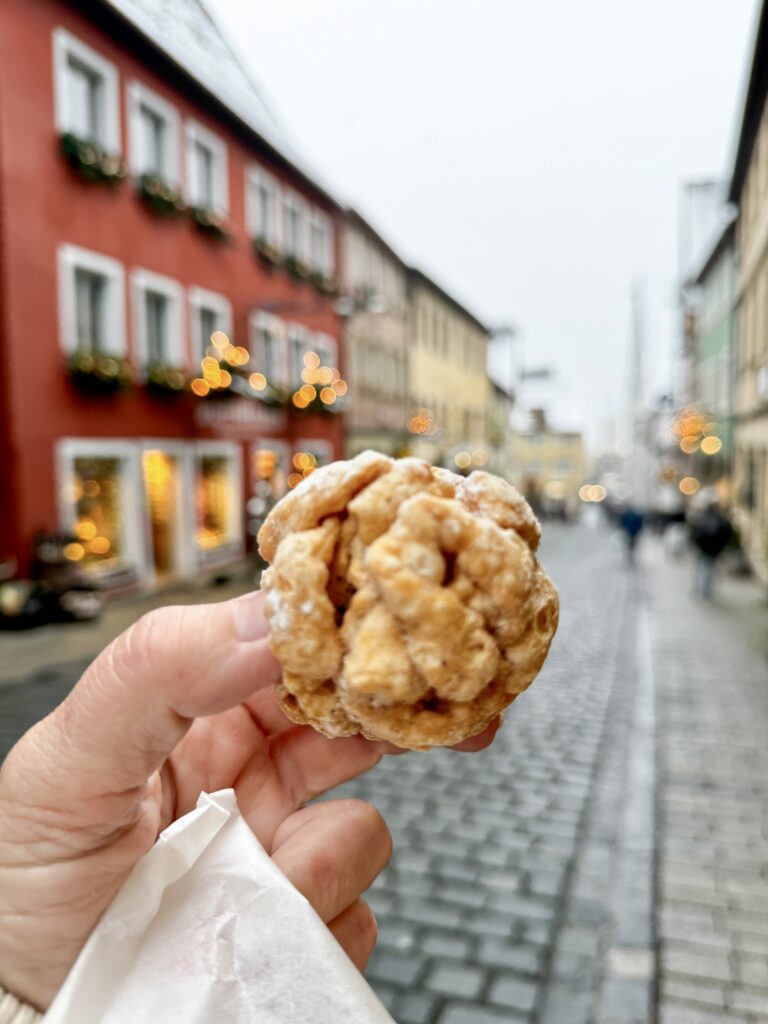 The Ultimate Guide for a Christmas time day trip to Rothenburg ob der Tauber from Nuremberg in Germany | How to do a day trip to the Rothenburg ob der Tauber christmas market | When is the Rothenburg ob der Tauber Christmas market | Best day trips from Nuremberg | What to do in Rothenburg ob der Tauber in December 