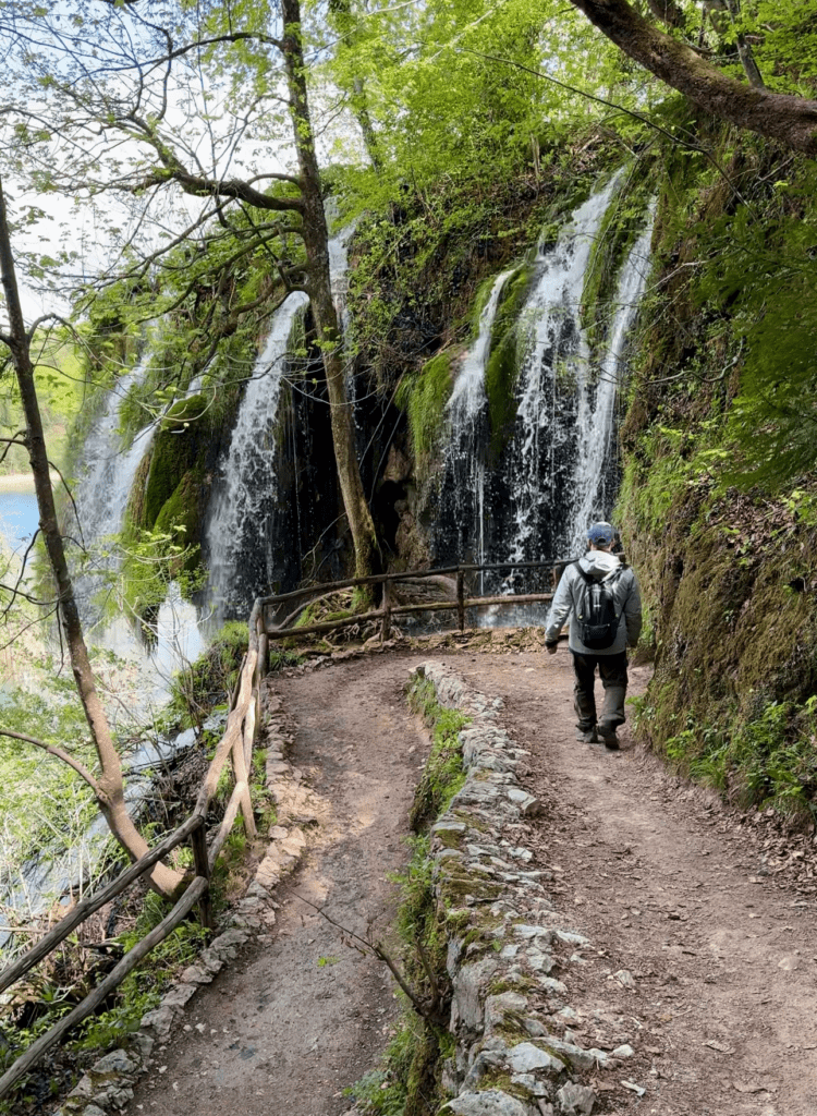 How to maximize your Plitvice Lakes National Park visit | How to visit Plitvice Lakes National Park | Best tips for a visit to Plitvice Lakes | Best places to stay near Plitvice Lakes National Park | Where to eat in Plitvice Lakes National Park | Top sights to see in Croatia | Easy tips to visit Plitvice Lakes National Park 