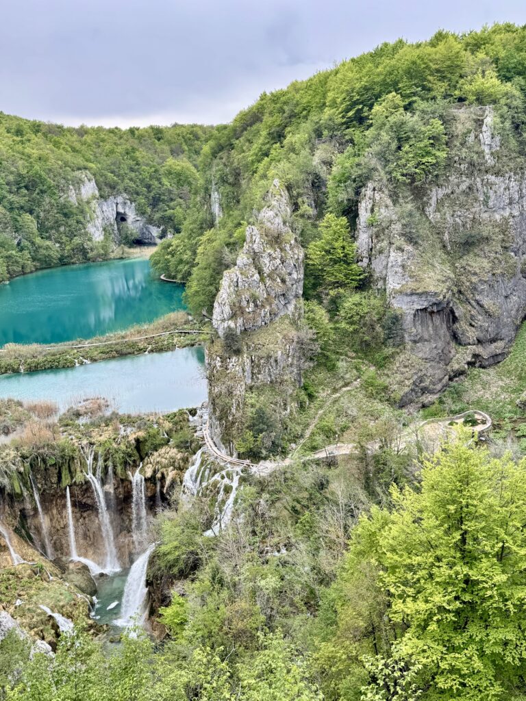 How to maximize your Plitvice Lakes National Park visit | How to visit Plitvice Lakes National Park | Best tips for a visit to Plitvice Lakes | Best places to stay near Plitvice Lakes National Park | Where to eat in Plitvice Lakes National Park | Top sights to see in Croatia | Easy tips to visit Plitvice Lakes National Park 