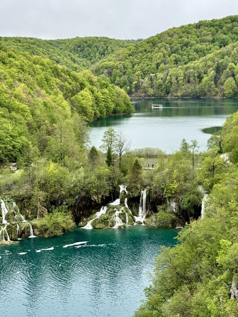 How to maximize your Plitvice Lakes National Park visit | How to visit Plitvice Lakes National Park | Best tips for a visit to Plitvice Lakes | Best places to stay near Plitvice Lakes National Park | Where to eat in Plitvice Lakes National Park | Top sights to see in Croatia | Easy tips to visit Plitvice Lakes National Park 