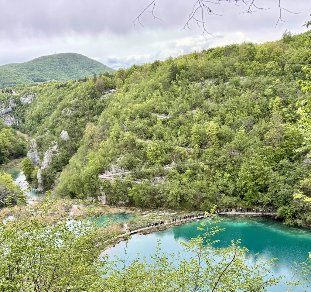 How to maximize your Plitvice Lakes National Park visit | How to visit Plitvice Lakes National Park | Best tips for a visit to Plitvice Lakes | Best places to stay near Plitvice Lakes National Park | Where to eat in Plitvice Lakes National Park | Top sights to see in Croatia | Easy tips to visit Plitvice Lakes National Park 