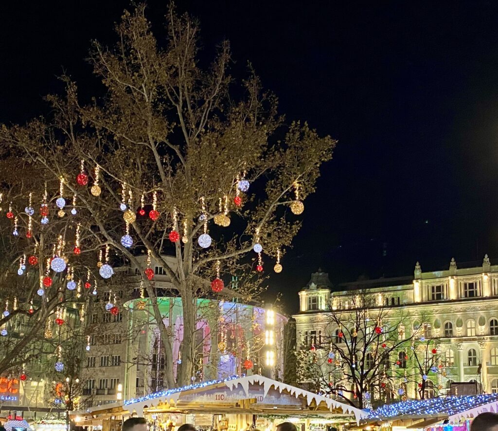 Top things to do in Budapest at Christmas time | Best things to see and do in Budapest at Christmas | Budapest Christmas markets | Eastern European Christmas market travel guide | Budapest Christmas market travel guide | Two day itinerary for Budapest at Christmas time | What to do in Budapest Hungary