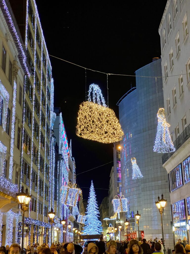 Top things to do in Budapest at Christmas time | Best things to see and do in Budapest at Christmas | Budapest Christmas markets | Eastern European Christmas market travel guide | Budapest Christmas market travel guide | Two day itinerary for Budapest at Christmas time | What to do in Budapest Hungary