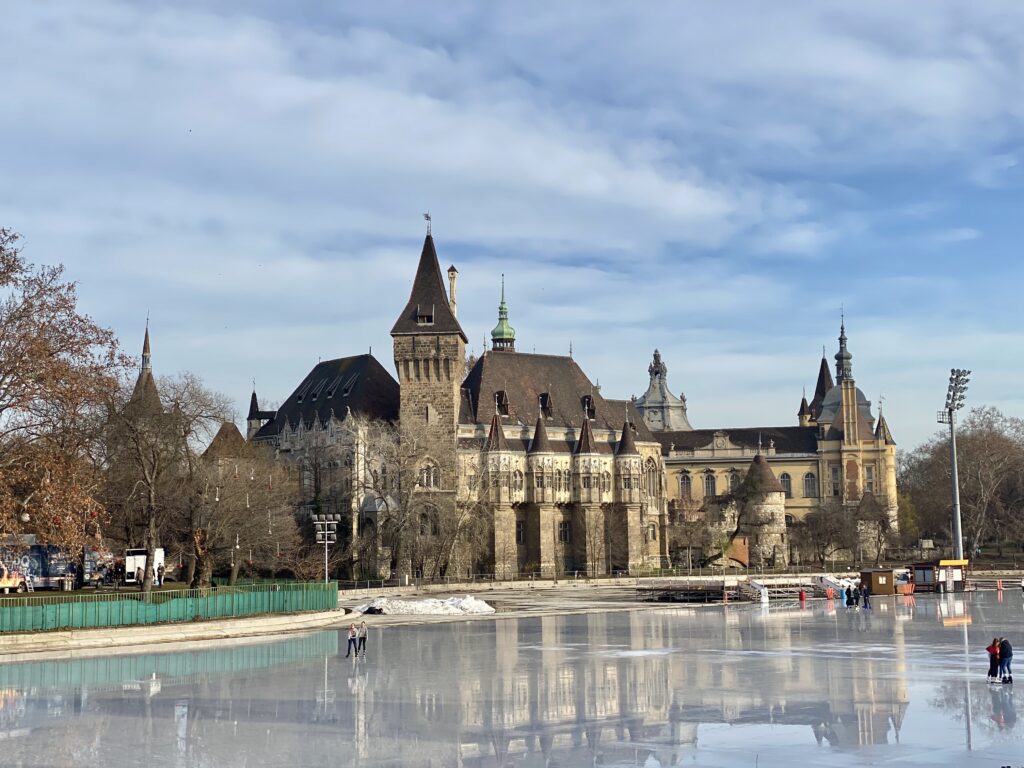 Top things to do in Budapest at Christmas time | Best things to see and do in Budapest at Christmas | Budapest Christmas markets | Eastern European Christmas market travel guide | Budapest Christmas market travel guide | Two day itinerary for Budapest at Christmas time | What to do in Budapest Hungary