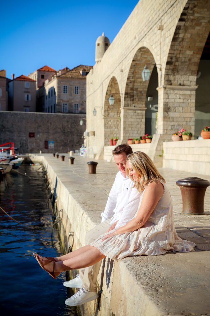 Travel guide for Dubrovnik, Croatia | How to plan two days in Dubrovnik Croatia | Two day itinerary for Dubrovnik | What to do in Dubrovnik | Best hotels in Dubrovnik | Best places to eat in Dubrovnik | Top things to see in Dubrovnik | How to plan a two day trip to Dubrovnik | Do you need a car in Dubrovnik | How to get to Dubrovnik | Old town walls of Dubrovnik | Flytographer in Croatia 