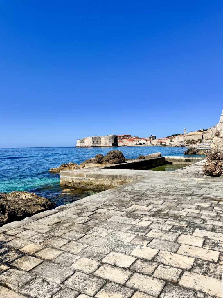 Travel guide for Dubrovnik, Croatia | How to plan two days in Dubrovnik Croatia | Two day itinerary for Dubrovnik | What to do in Dubrovnik | Best hotels in Dubrovnik | Best places to eat in Dubrovnik | Top things to see in Dubrovnik | How to plan a two day trip to Dubrovnik | Do you need a car in Dubrovnik | How to get to Dubrovnik | Old town walls of Dubrovnik | Flytographer in Croatia 