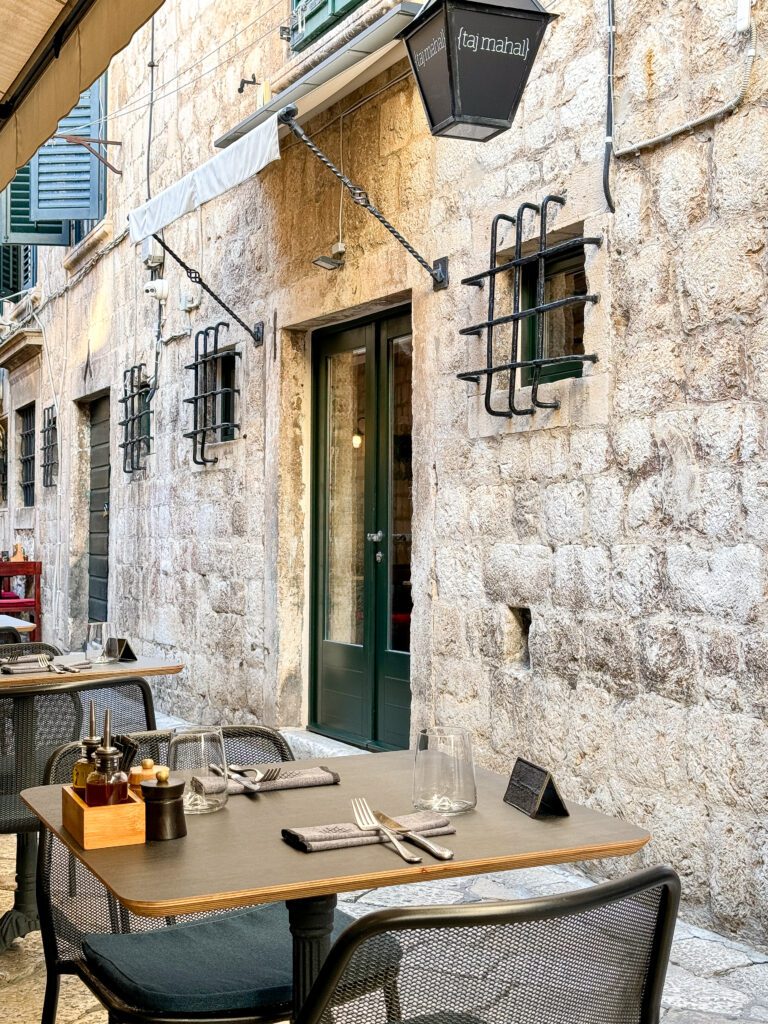 Travel guide for Dubrovnik, Croatia | How to plan two days in Dubrovnik Croatia | Two day itinerary for Dubrovnik | What to do in Dubrovnik | Best hotels in Dubrovnik | Best places to eat in Dubrovnik | Top things to see in Dubrovnik | How to plan a two day trip to Dubrovnik | Do you need a car in Dubrovnik | How to get to Dubrovnik | Old town walls of Dubrovnik | Flytographer in Croatia | Dubrovnik marathon | Fort in Dubrovnik