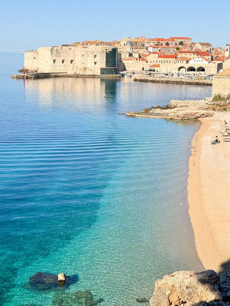 Travel guide for Dubrovnik, Croatia | How to plan two days in Dubrovnik Croatia | Two day itinerary for Dubrovnik | What to do in Dubrovnik | Best hotels in Dubrovnik | Best places to eat in Dubrovnik | Top things to see in Dubrovnik | How to plan a two day trip to Dubrovnik | Do you need a car in Dubrovnik | How to get to Dubrovnik | Old town walls of Dubrovnik | Flytographer in Croatia 