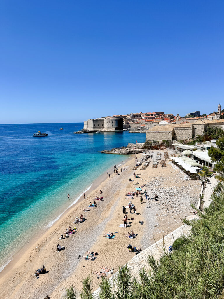 Travel guide for Dubrovnik, Croatia | How to plan two days in Dubrovnik Croatia | Two day itinerary for Dubrovnik | What to do in Dubrovnik | Best hotels in Dubrovnik | Best places to eat in Dubrovnik | Top things to see in Dubrovnik | How to plan a two day trip to Dubrovnik | Do you need a car in Dubrovnik | How to get to Dubrovnik | Old town walls of Dubrovnik | Flytographer in Croatia | Dubrovnik marathon | Fort in Dubrovnik