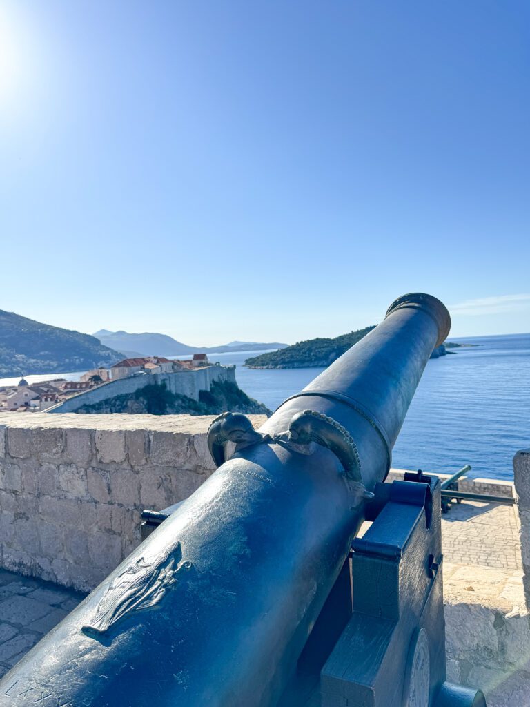 Travel guide for Dubrovnik, Croatia | How to plan two days in Dubrovnik Croatia | Two day itinerary for Dubrovnik | What to do in Dubrovnik | Best hotels in Dubrovnik | Best places to eat in Dubrovnik | Top things to see in Dubrovnik | How to plan a two day trip to Dubrovnik | Do you need a car in Dubrovnik | How to get to Dubrovnik | Old town walls of Dubrovnik | Flytographer in Croatia | Dubrovnik marathon | Fort in Dubrovnik