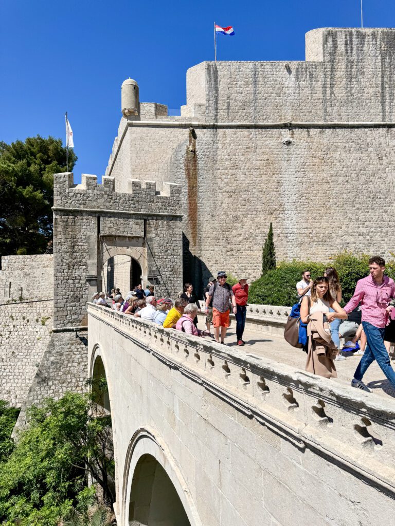 Travel guide for Dubrovnik, Croatia | How to plan two days in Dubrovnik Croatia | Two day itinerary for Dubrovnik | What to do in Dubrovnik | Best hotels in Dubrovnik | Best places to eat in Dubrovnik | Top things to see in Dubrovnik | How to plan a two day trip to Dubrovnik | Do you need a car in Dubrovnik | How to get to Dubrovnik | Old town walls of Dubrovnik | Flytographer in Croatia | Dubrovnik marathon | Fort in Dubrovnik